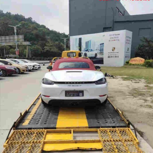 高端车型拖车